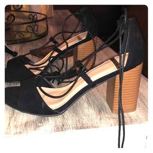 Yoki New York Contrast Block Wood Heel Tassel tie